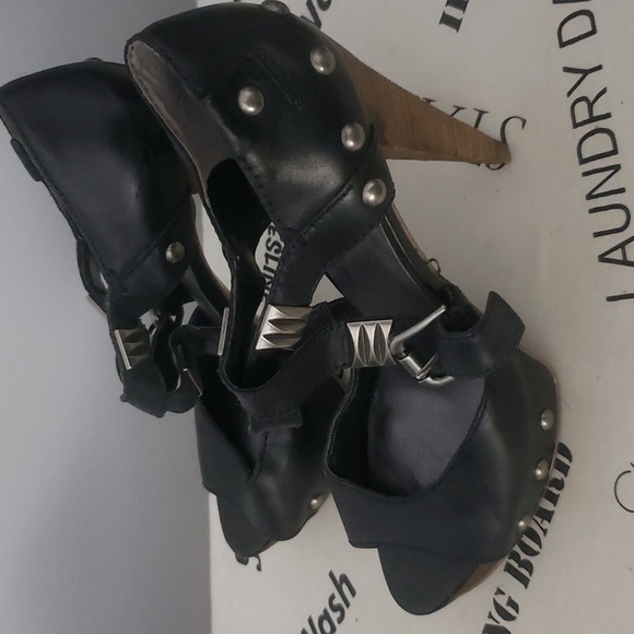 Guess Heels - Picture 3 of 4